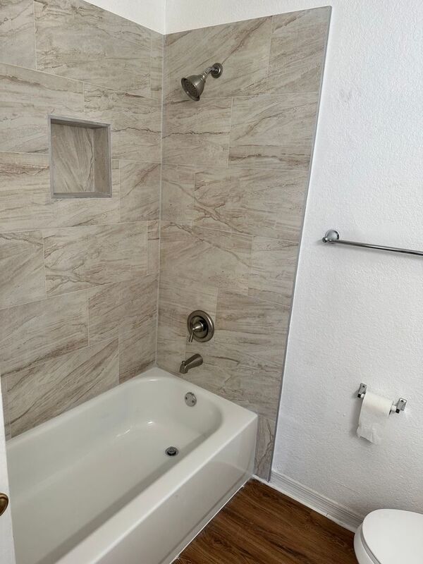 Building Photo - 821 5th St