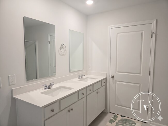 Building Photo - RATE DROP ALERT (was $3300/month)!