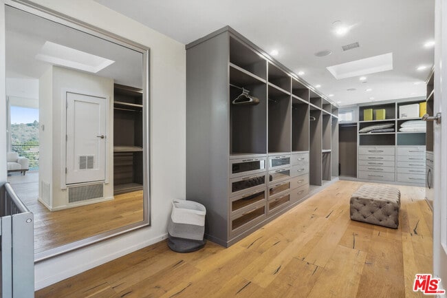 Building Photo - 9716 Oak Pass Rd