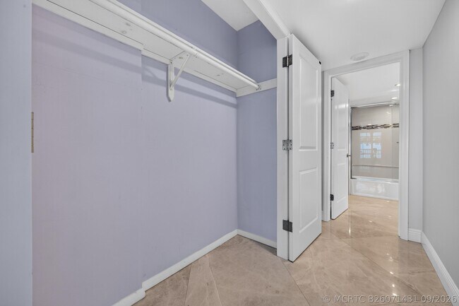 Building Photo - 4020 Galt Ocean Dr