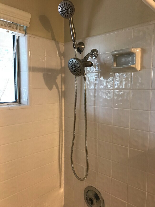 Building Photo - Pullman Duplex