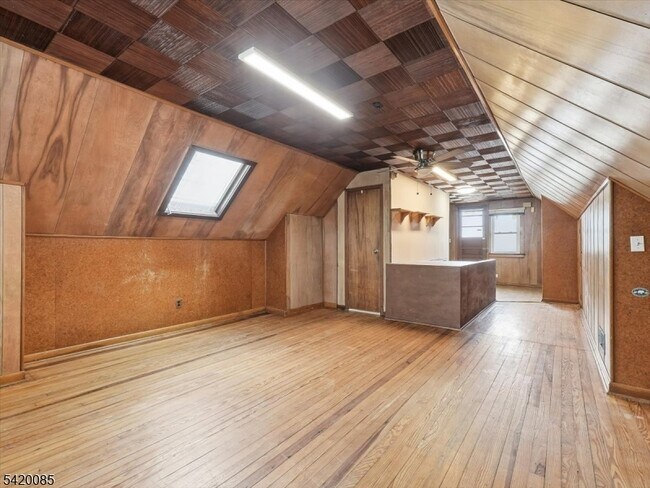 Building Photo - 95 Sycamore Ave