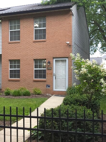 Front yard view - 366 E Mithoff St