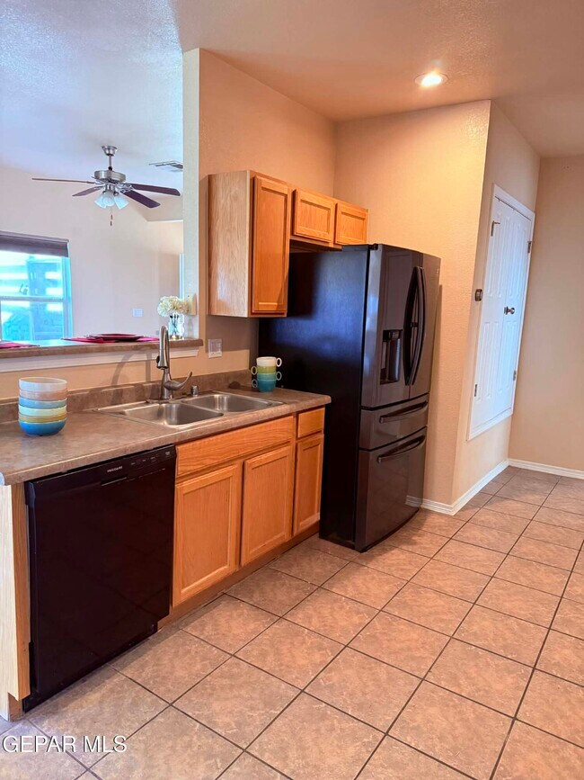 Building Photo - 10405 Canyon Sage Dr