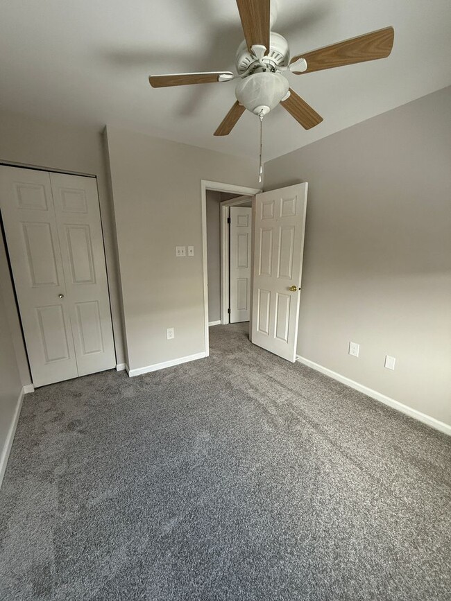 Building Photo - Winter Move-In Special! $400 Off – Beautif...