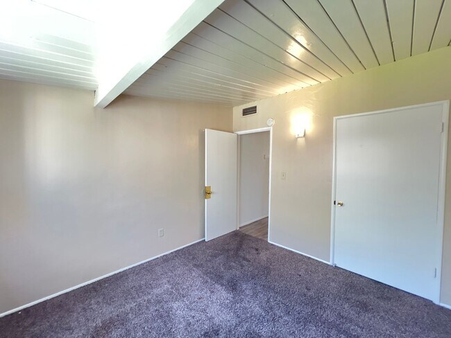 Building Photo - 6tp3110