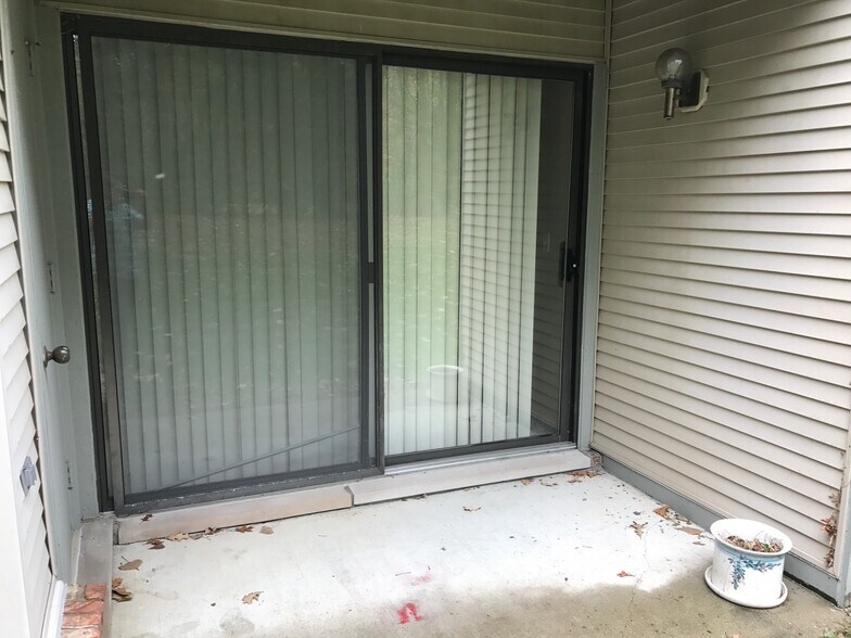 Building Photo - 42825 Lilley Pointe Dr