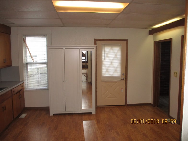 Building Photo - 514 9th St N