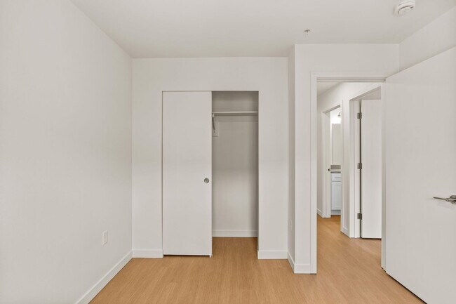 Building Photo - 2901 SE Salem Ave