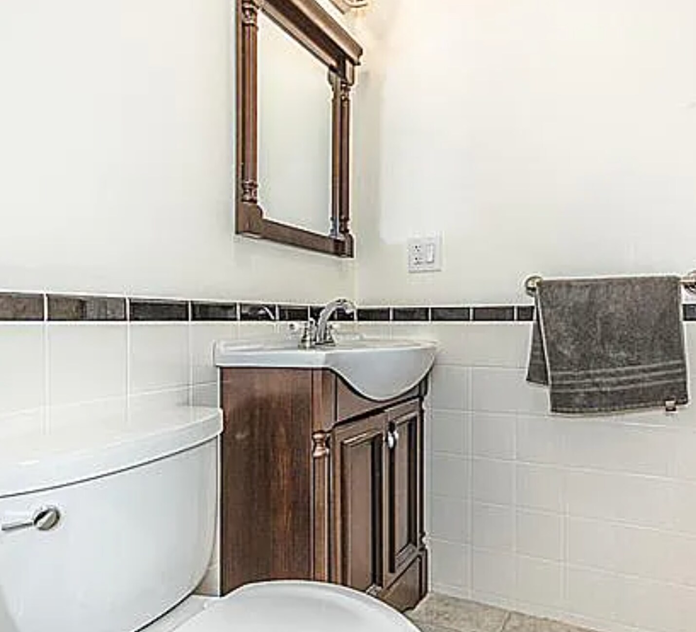 Building Photo - 137 Charles St