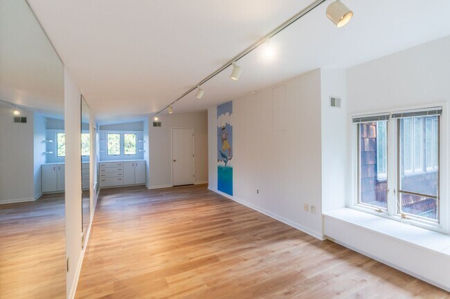 Building Photo - TWO WEEKS FREE! Stunning Architectural Masterpiece! 5BR+Yoga Studio/4.5BA! Ross! Views! Pool! Pet...