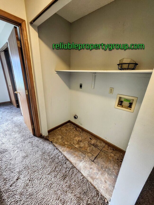 Building Photo - 1417 Lakehurst Dr