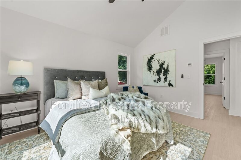 Building Photo - 210 S Carter St