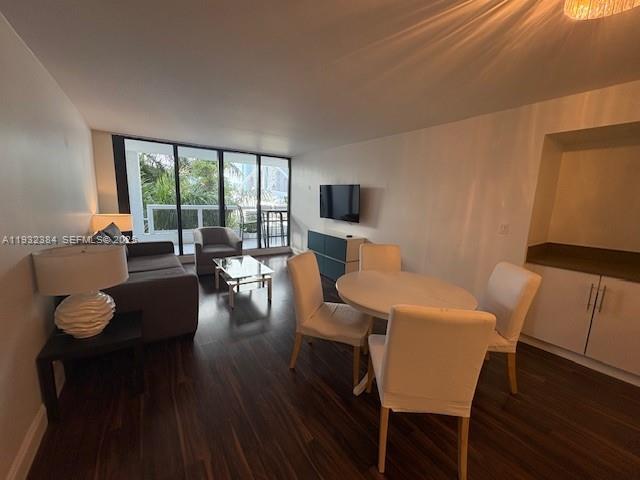 Building Photo - 1717 N Bayshore Dr