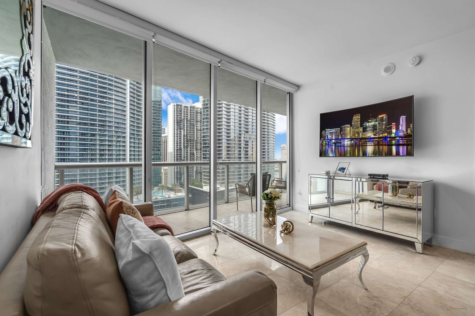 Building Photo - 485 Brickell Ave