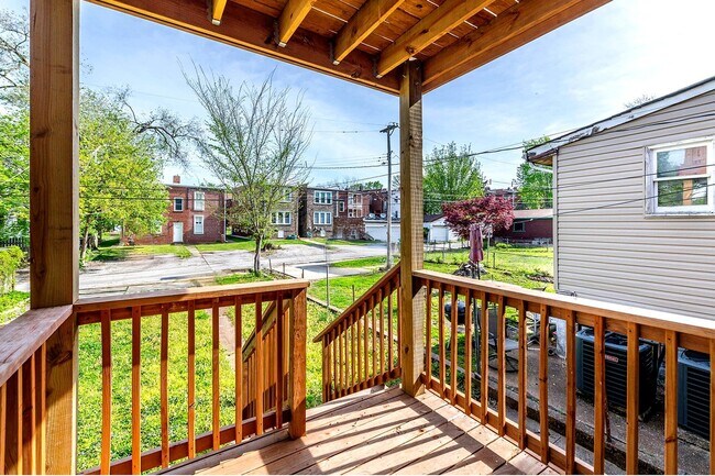 Building Photo - 3953 Tholozan Ave