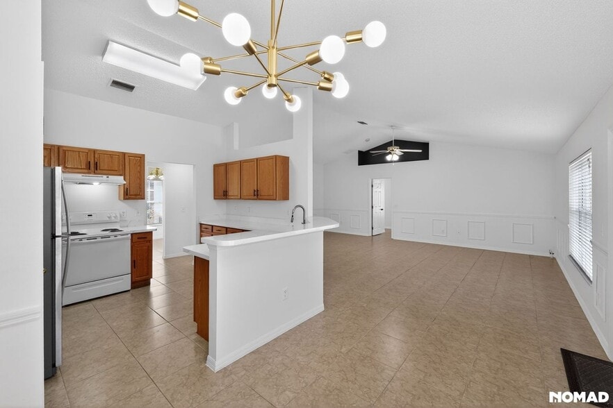 Building Photo - 1281 SW San Esteban Ave