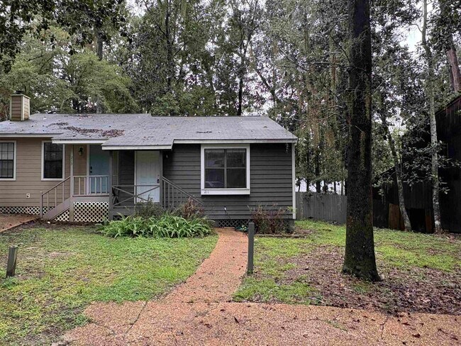 Building Photo - 211 Parkbrook Cir