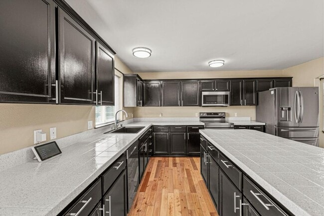 Building Photo - Spacious Corner Lot Home Near JBLM | 4 Bed...