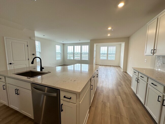 Building Photo - 5955 Hawkweed Dr