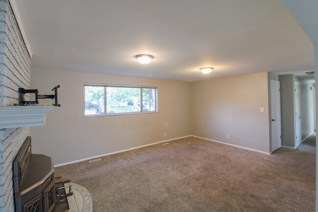 Building Photo - Orem Home