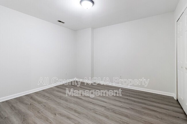 Building Photo - 208 Ellsworth St