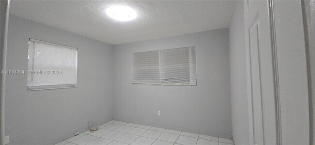 Building Photo - 502 N 70th Way