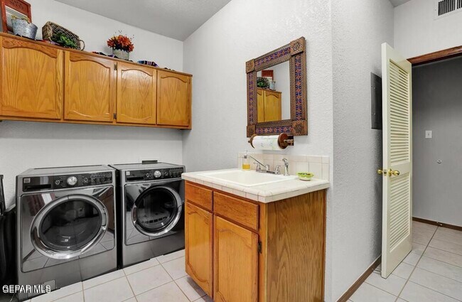Building Photo - 2081 Paseo Del Prado Dr
