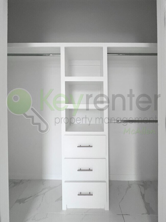 Building Photo - Beautiful  Upgarded 3 b/2.5 bath Home in Alton.Don't Miss Out!