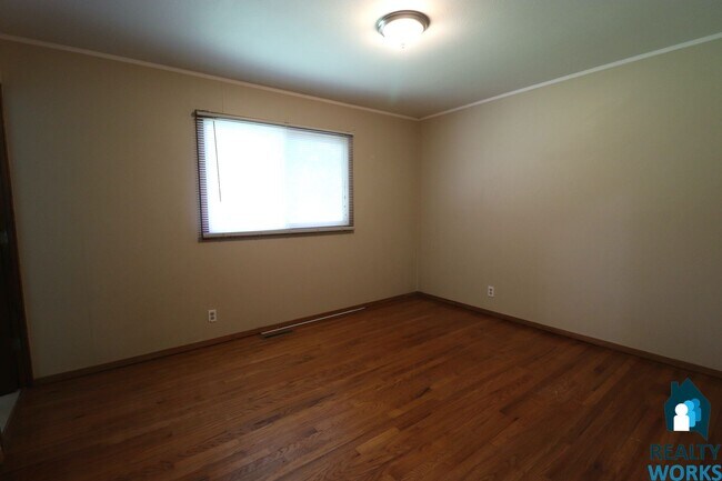 Building Photo - 3 Bedroom home in Wedgewood area