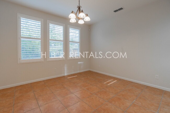 Building Photo - Comfort, Convenience & Space — Tracy Living at Its Best