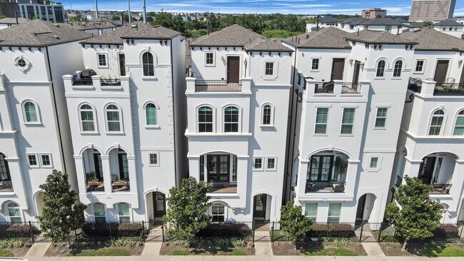 Building Photo - 2709 Kennedy St