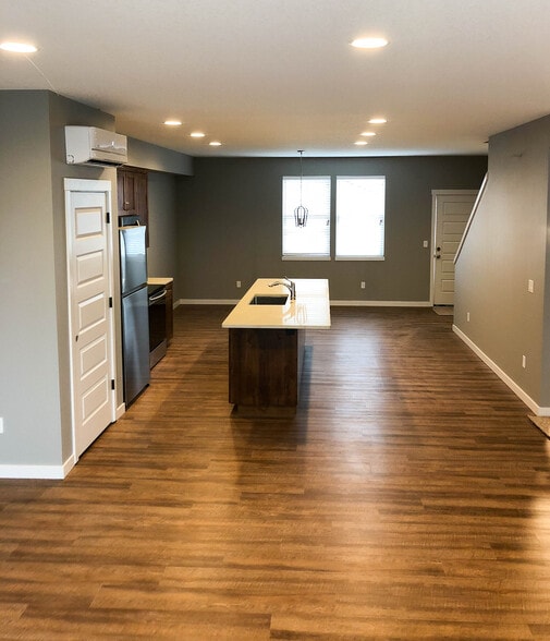 Open Design Main Floor - 1406 N Parkway Ave