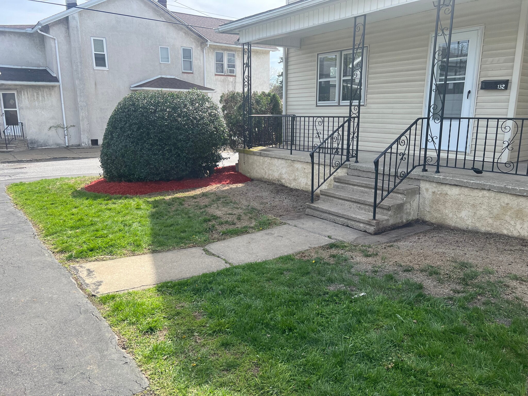 Building Photo - 130 S Apple St