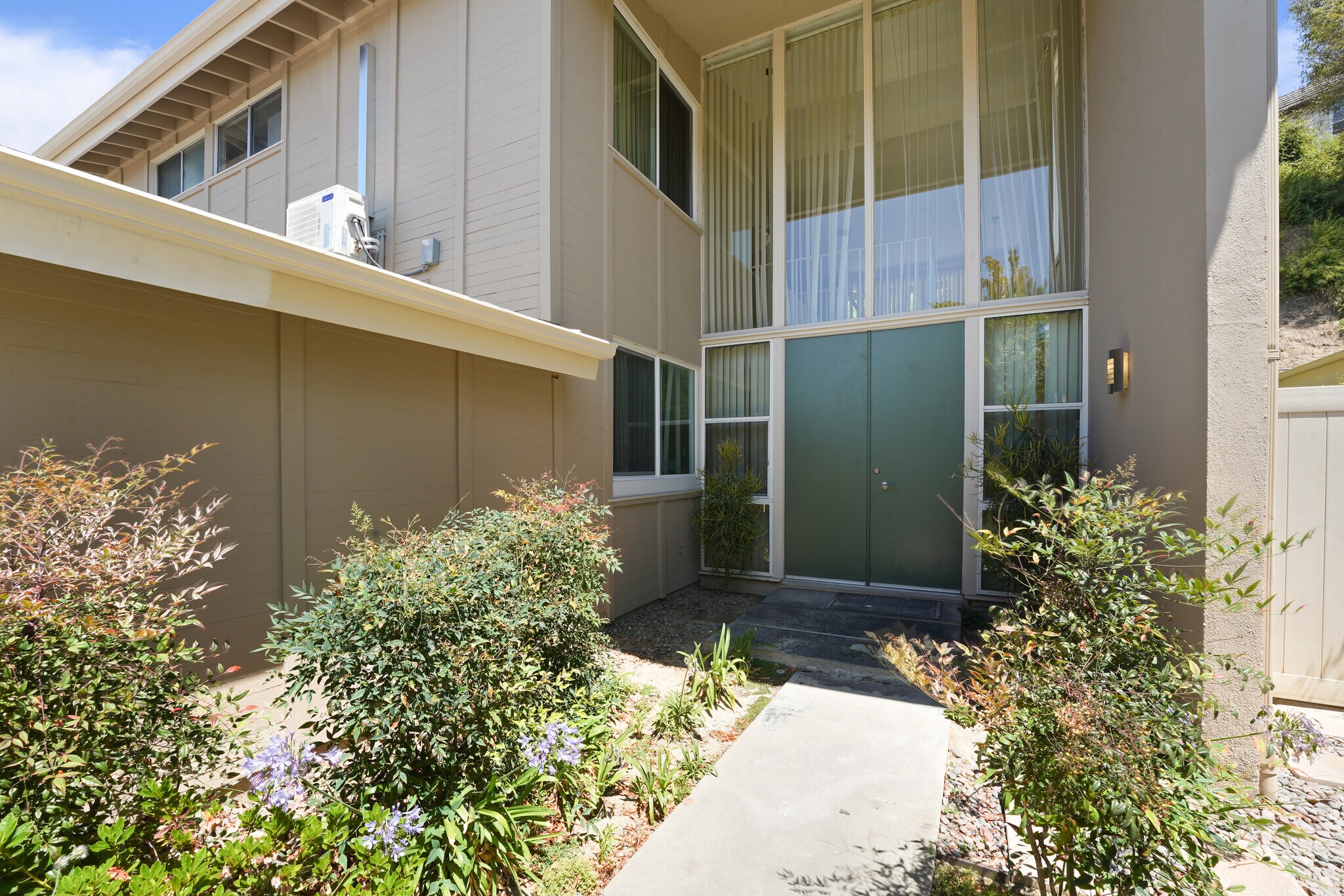 Building Photo - 4120 Del Mar Ave