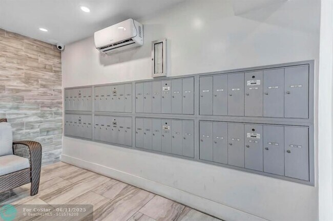 Building Photo - 3199 S Ocean Dr