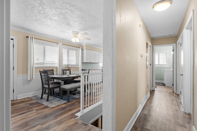 Building Photo - 428 Edwards Ave