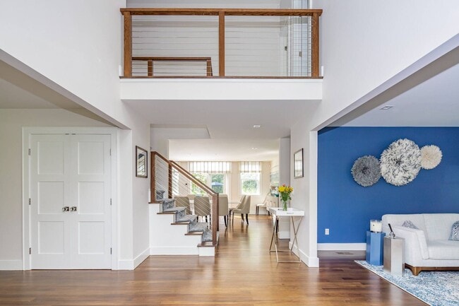 Building Photo - 48 Woodthrush Ln