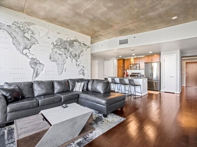 Building Photo - Luxury High Rise Condo Available 8/15/25