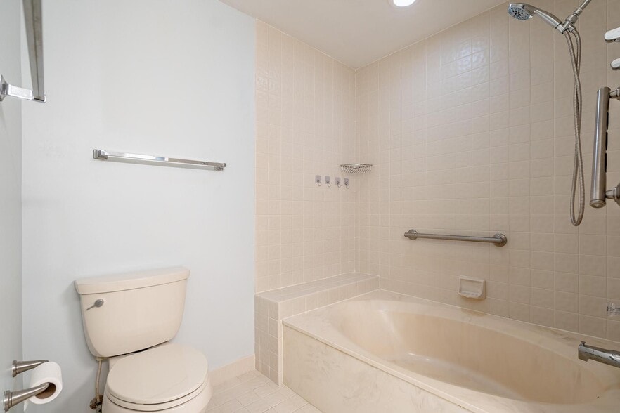 Building Photo - 3351 Emerald Oaks Dr