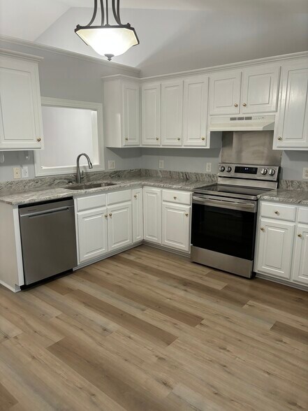 Primary Photo - 2049 Briarwood Dr