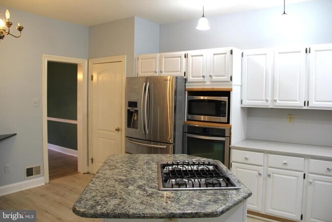 Building Photo - 88 Highpoint Dr