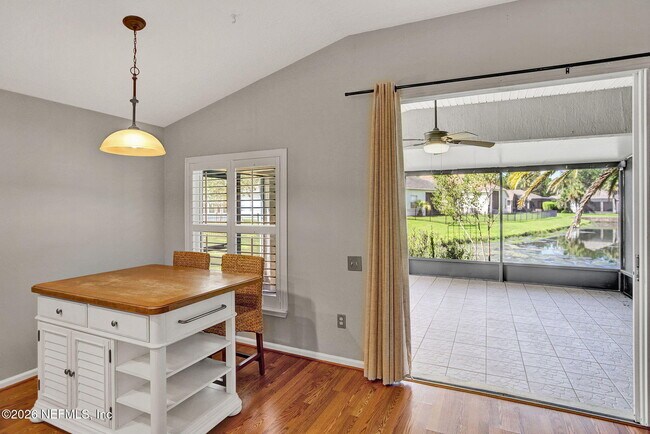 Building Photo - 1325 Fairway Village Dr