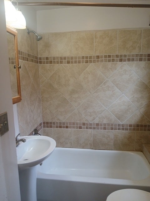 Building Photo - 194 Welch St