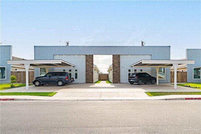 Primary Photo - 15 N 59th Ln
