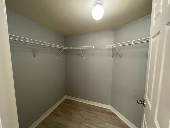 Building Photo - ANNUAL RENTAL - PINE HAVEN-2 BED/2 BATH --...