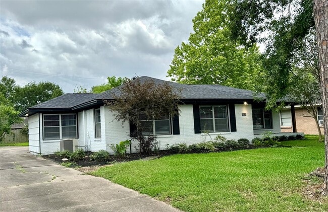 Building Photo - 4833 Hazelton St