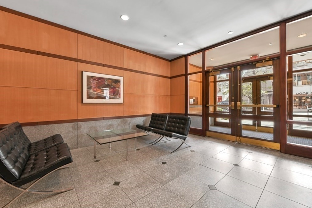 Building Photo - 931 Massachusetts Ave