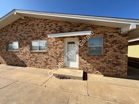 Building Photo - Updated and efficient 1 bed/1 bath apartme...