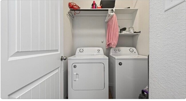 Building Photo - 17543 Desmond St